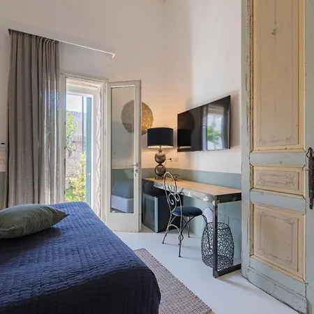 فندق مبيت وإفطار Dimora Lopez 3*